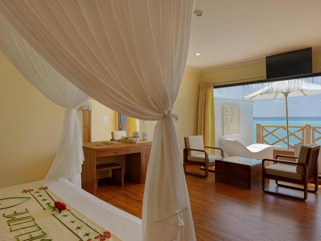 Angaga Island Resort And Spa Exterior foto