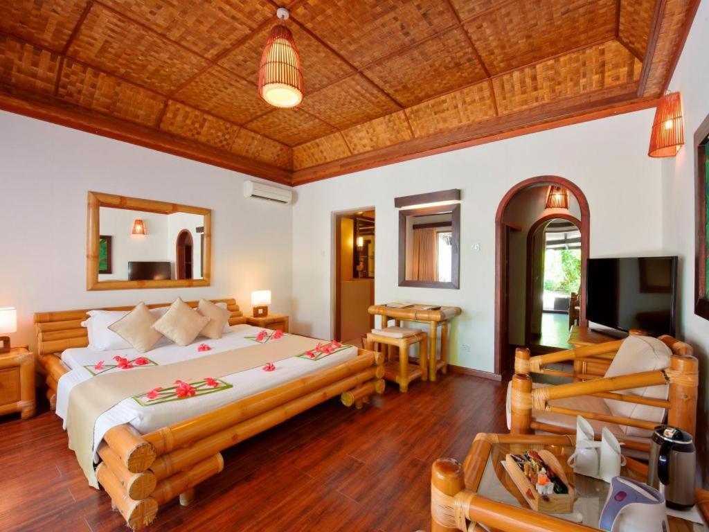 Angaga Island Resort And Spa Exterior foto