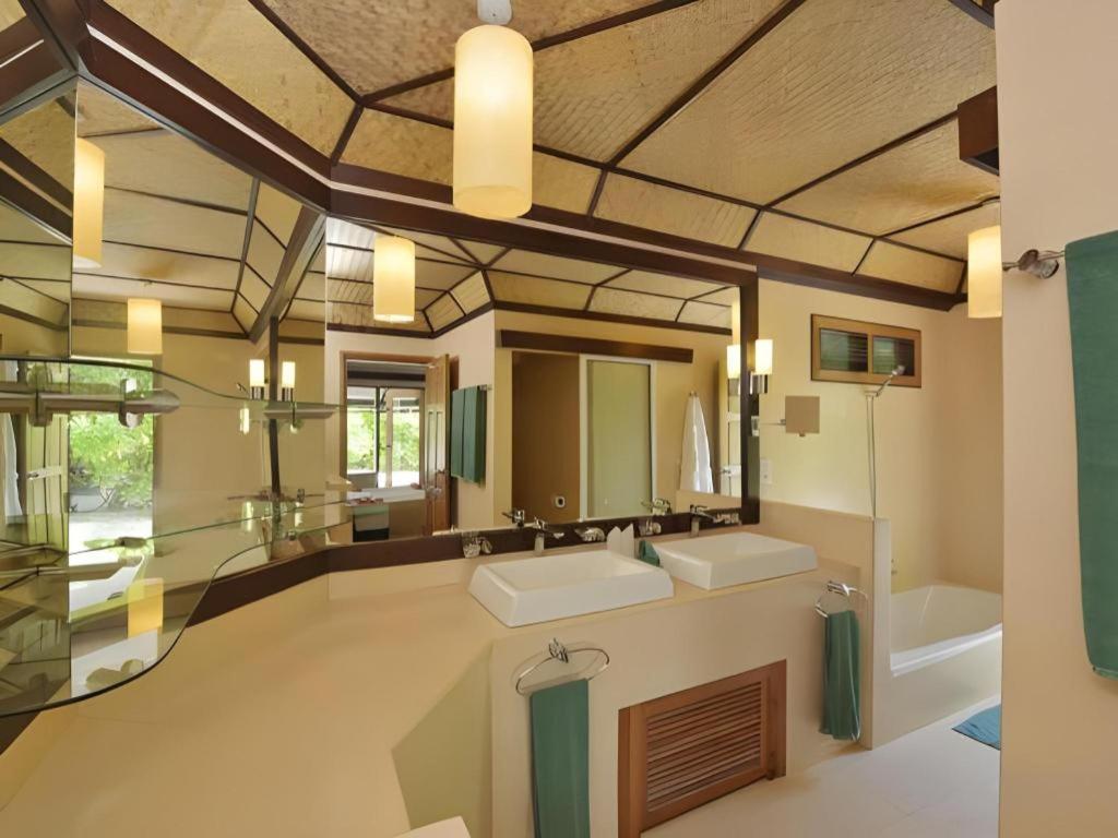 Angaga Island Resort And Spa Exterior foto