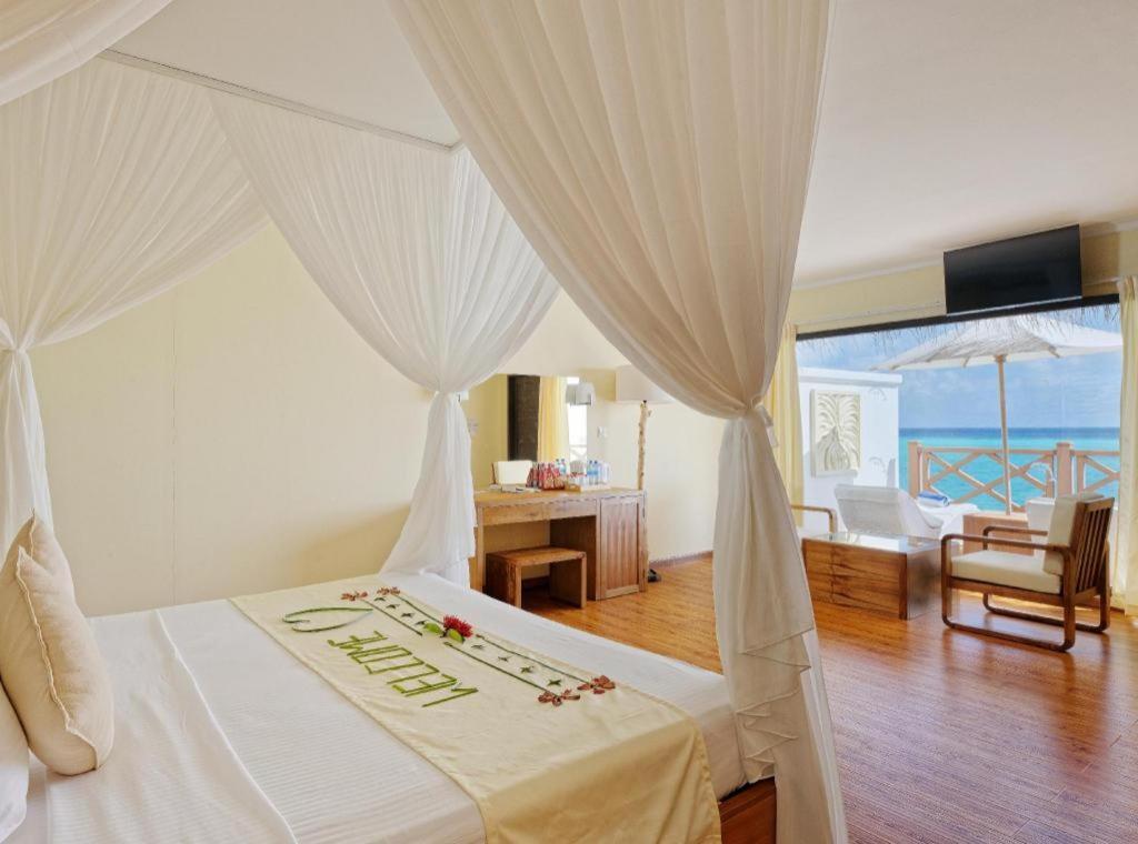 Angaga Island Resort And Spa Exterior foto